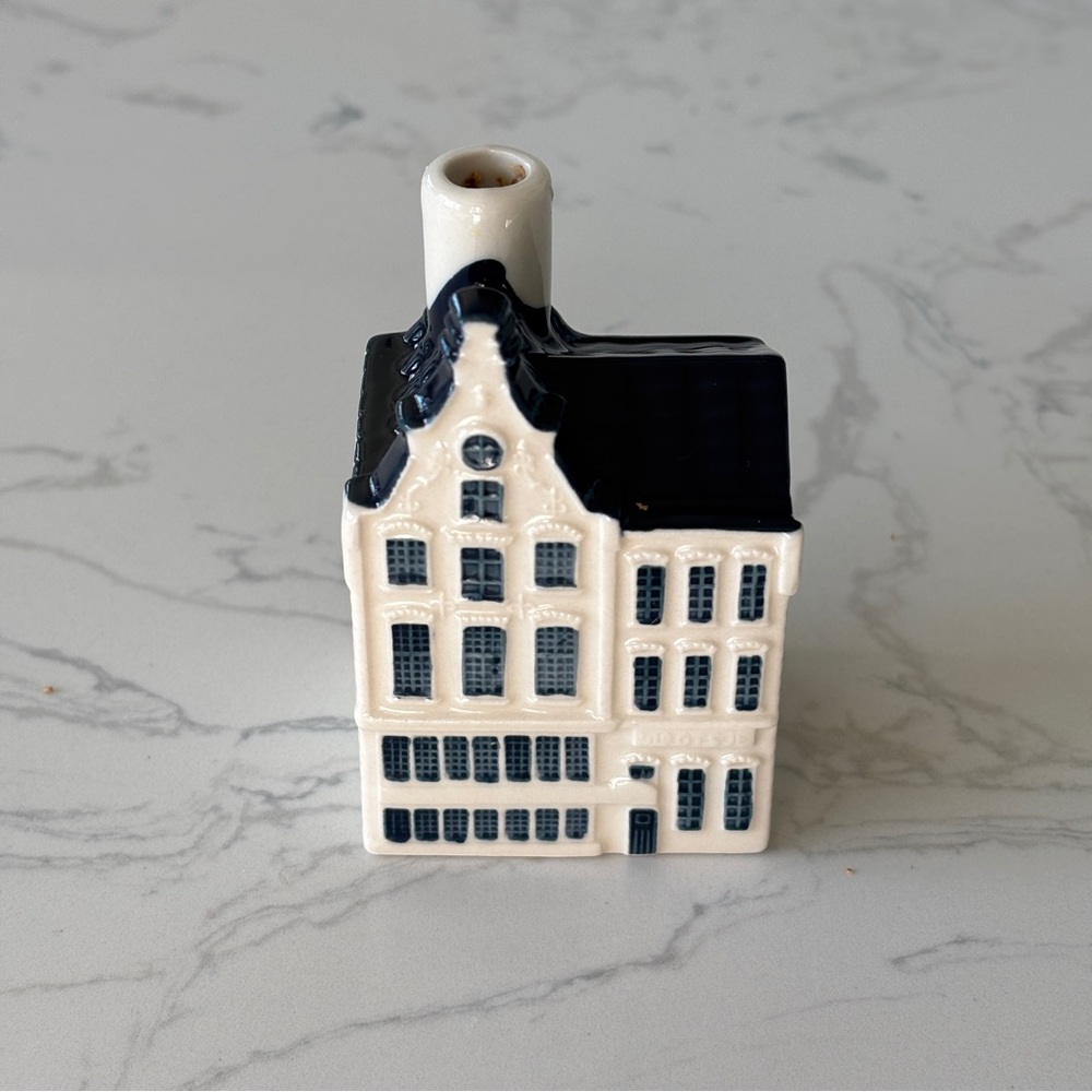 KLM #88 Blue Delft House by BOLS